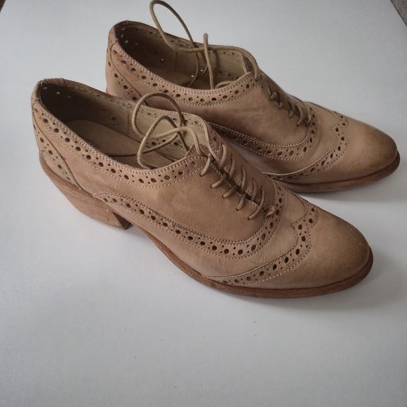 Frye Shoes, Vintage Tan Leather Wingtip Oxford Block Heels, Dark Academia, Sz 10 - Picture 3 of 11